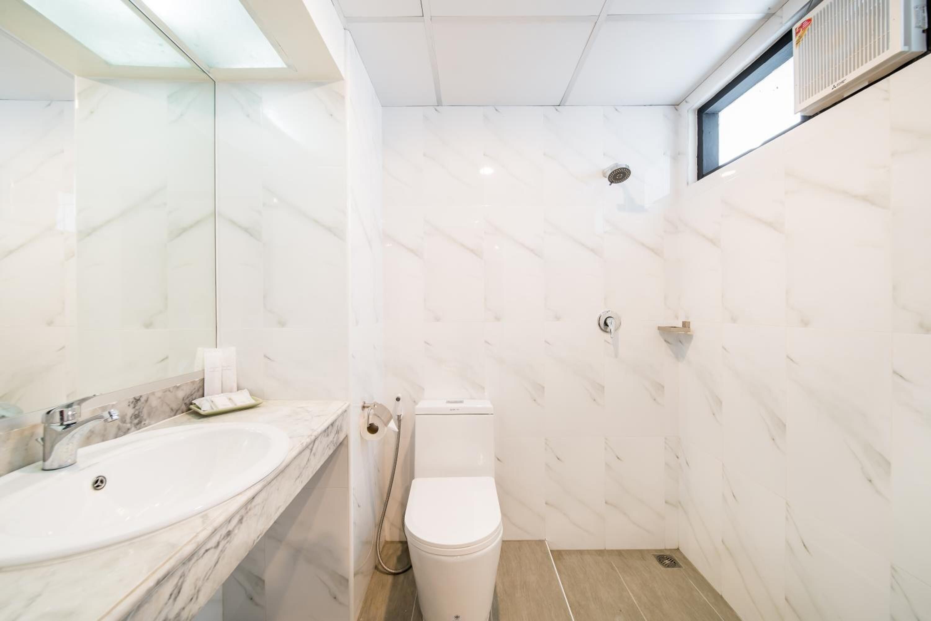 Photo - Niran Grand Hotel