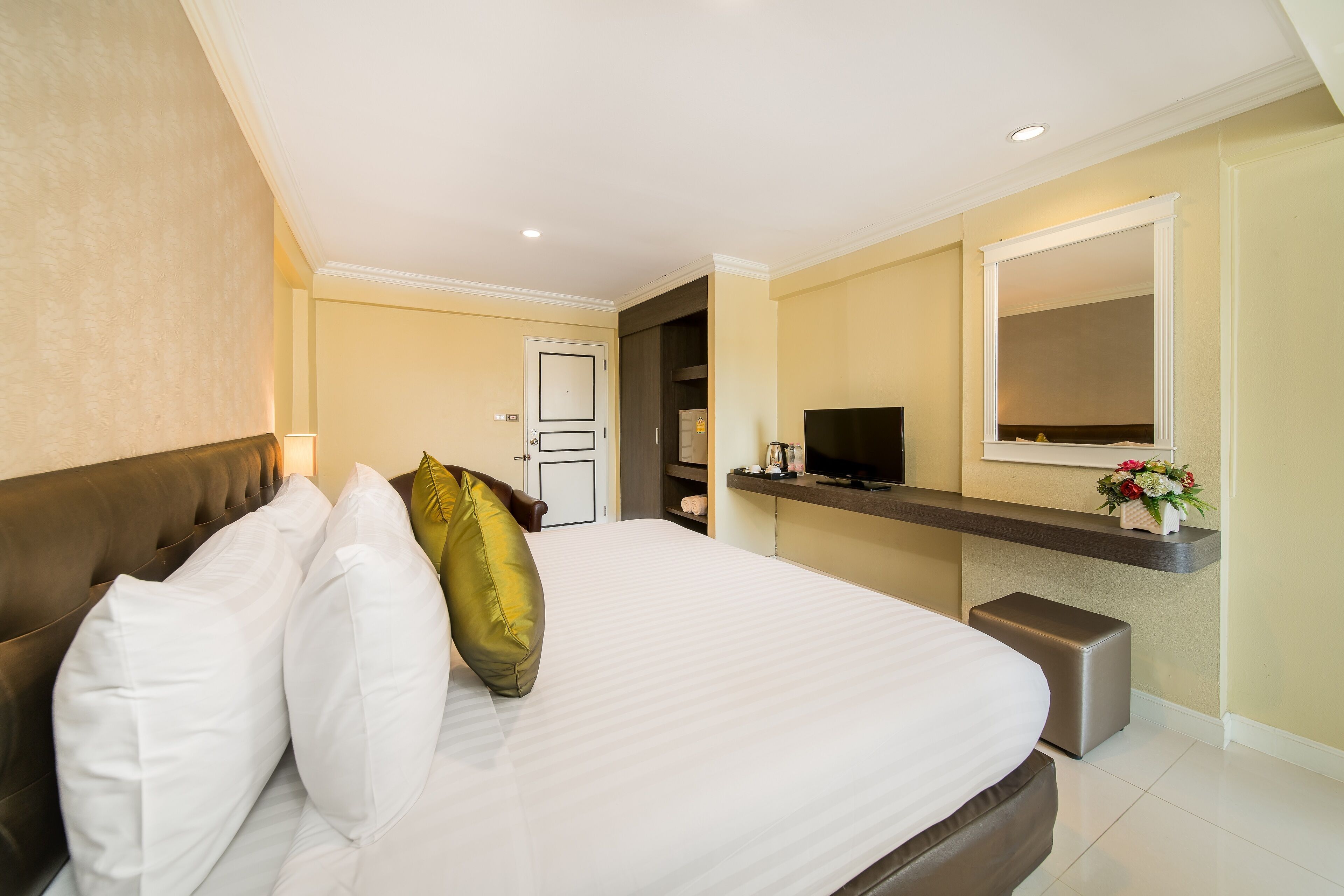 Deluxe Double or Twin Room | Blackout drapes, free WiFi, bed sheets
