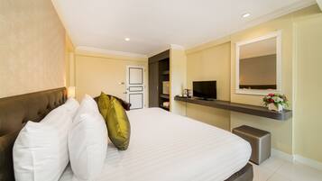 Deluxe Double or Twin Room | Blackout drapes, free WiFi, bed sheets