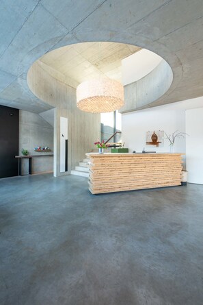 Reception - quartier - Lodges Tagesbar Forum (Garmisch-Partenkirchen)