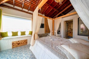 Caja de seguridad en la habitación y escritorio 