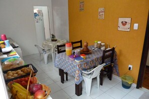 Free daily continental breakfast