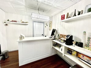 Reception - Mount Coolidge Motel (Lincoln)