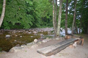 BBQ/picnic area - Mount Coolidge Motel (Lincoln)