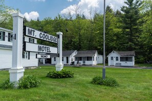 Exterior - Mount Coolidge Motel (Lincoln)