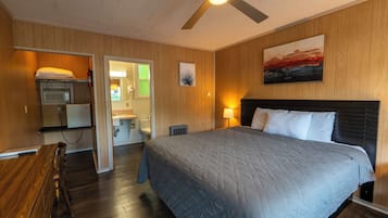 Rom – standard, 1 kingsize-seng | Skrivebord, strykejern/-brett, wi-fi (inkludert) og sengetøy