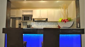 Club Suite | Private kitchen | Fridge, microwave, stovetop, coffee/tea maker