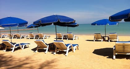 Ao Thong Beach Bungalows & Restaurant