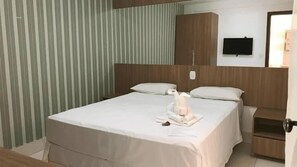 Desk, blackout curtains, free WiFi, bed sheets - Encontro das Águas Thermas Resort (Caldas Novas)