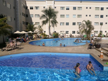 6 ๊ฐ์ ์ผ์ธ ์์์ฅ, ์์์ฅ ํ๋ผ์, ์ผ๊ด์ ์์