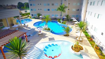 6 piscinas externas, guarda-sóis, espreguiçadeiras