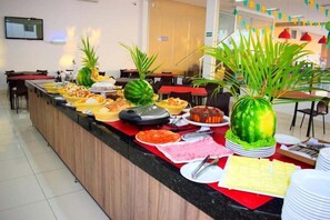 Frühstück, Mittagessen und Abendessen