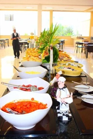 Café da manhã, almoço e jantar