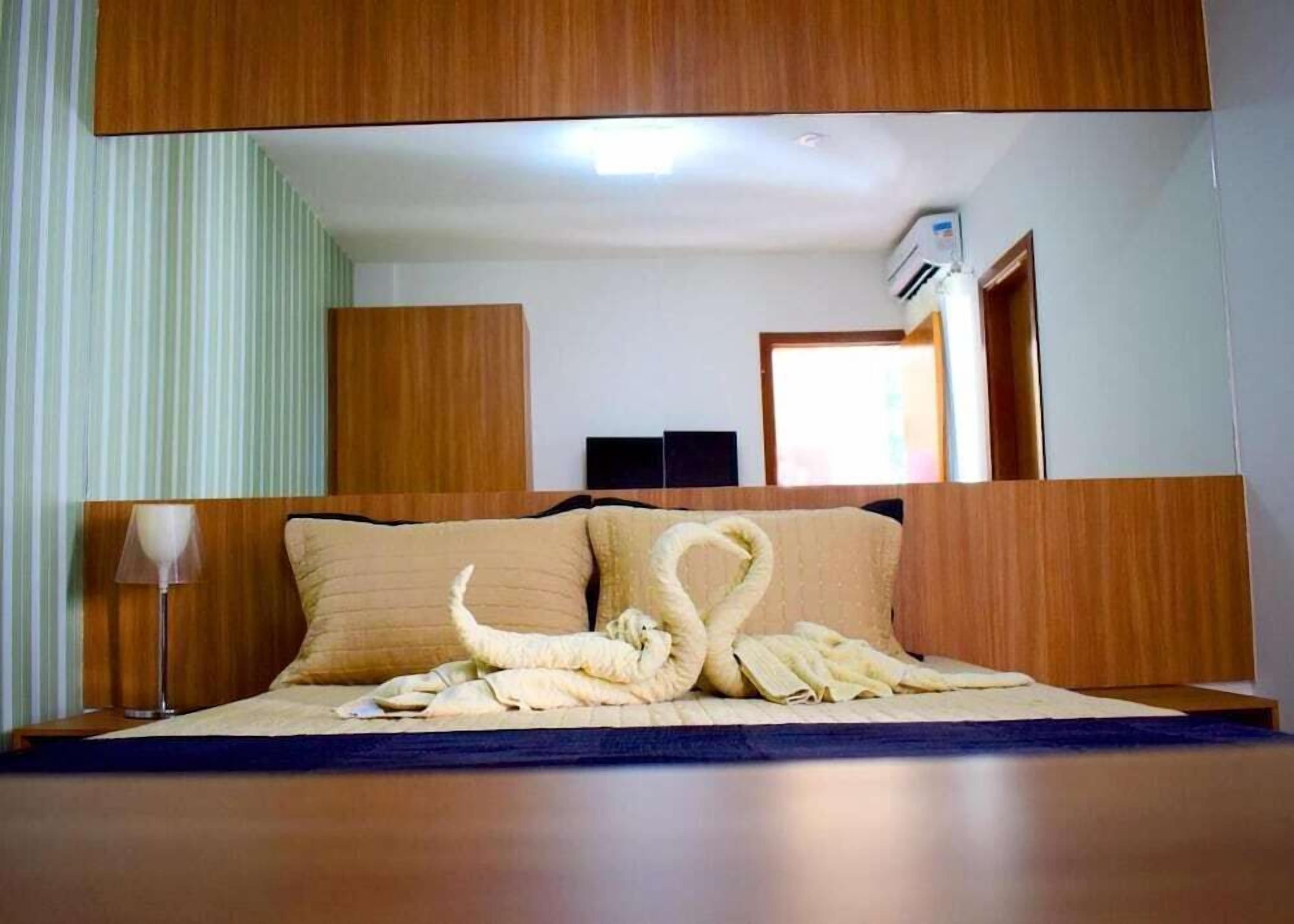 Desk, blackout curtains, free WiFi, bed sheets