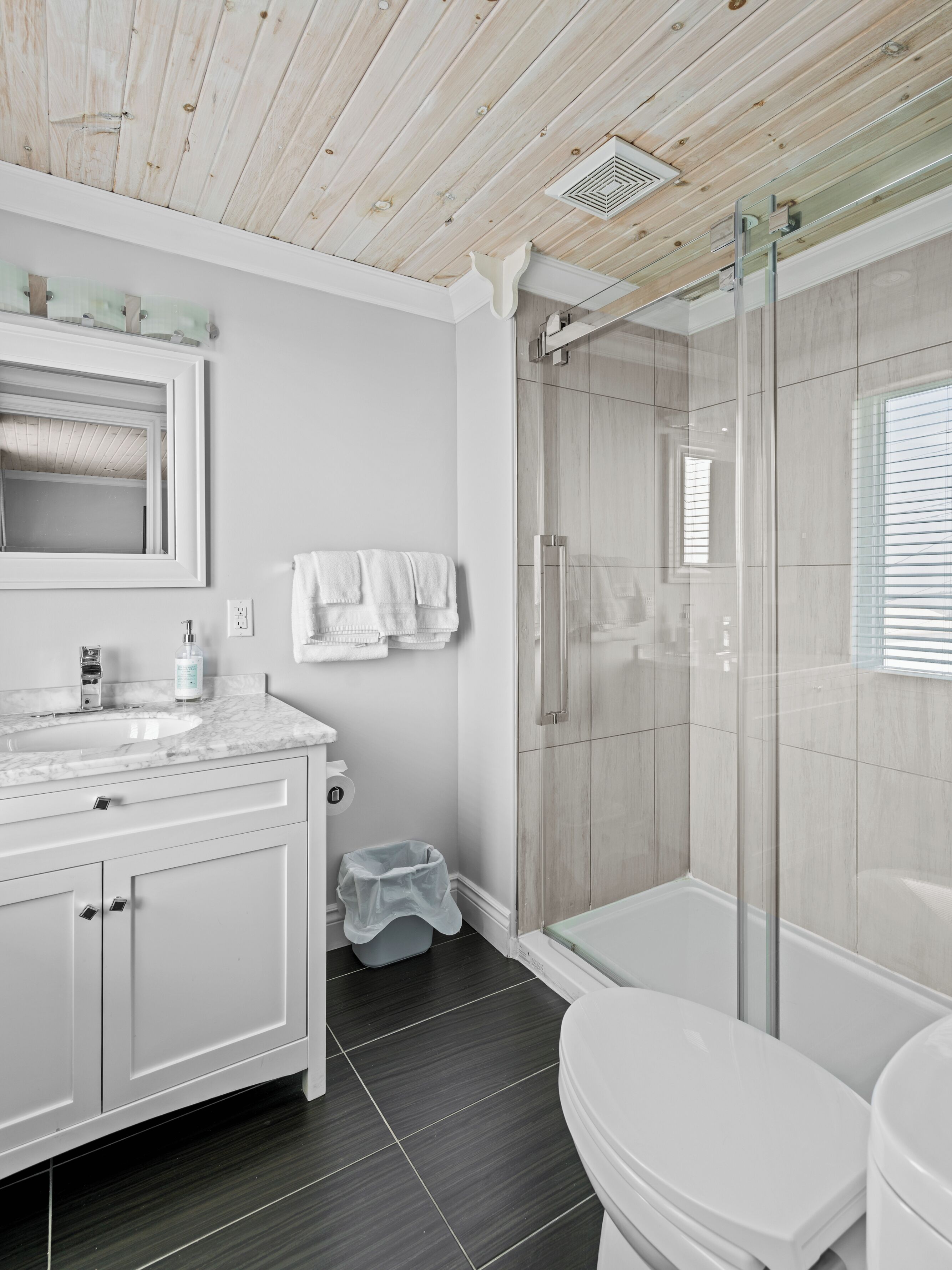 Suite (Powles Head Lighthouse Suite) | Badezimmer | Duschwanne, kostenlose Toilettenartikel, Haartrockner, Handtücher