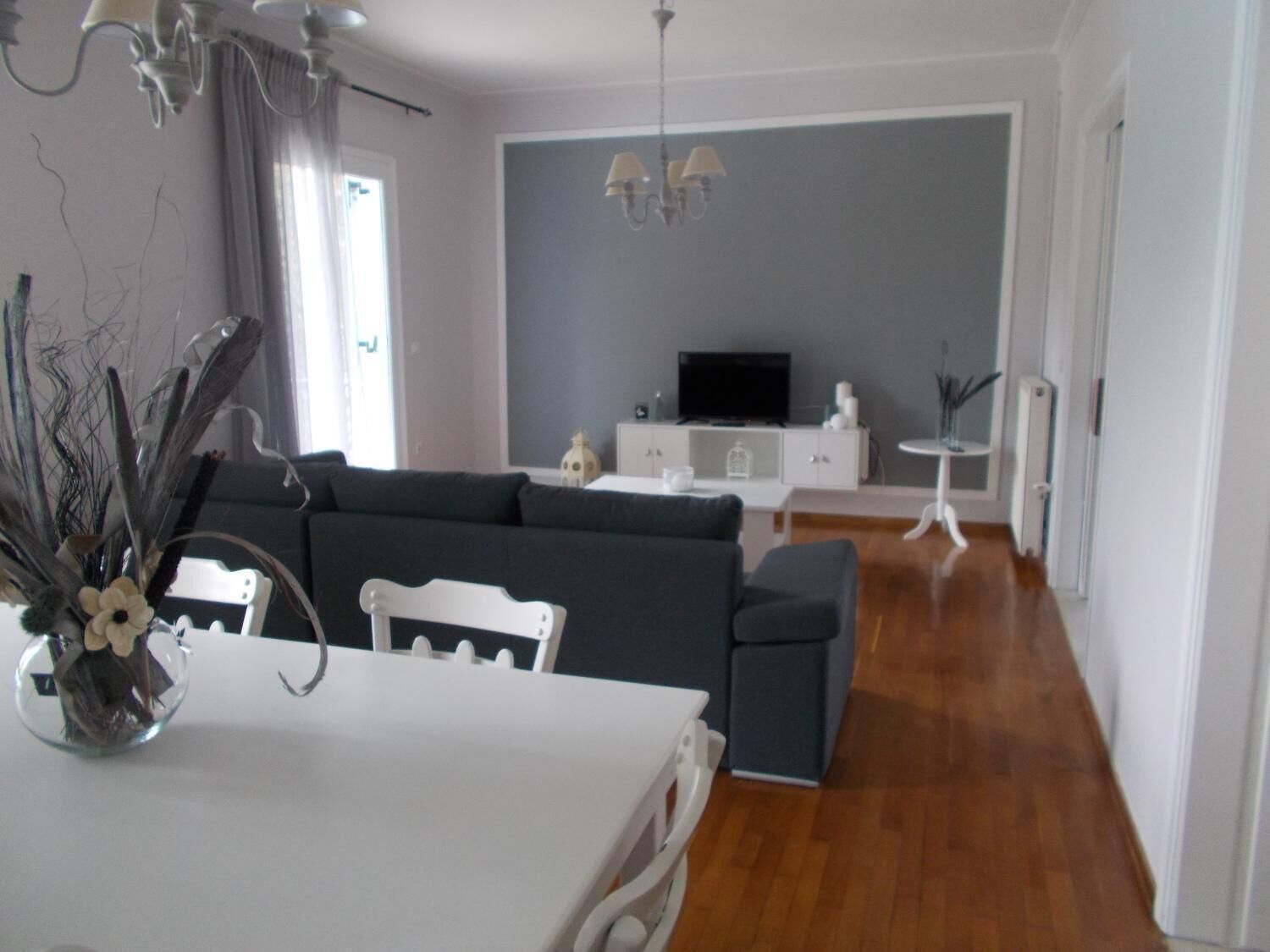 32-inch flat-screen TV with digital channels, TV