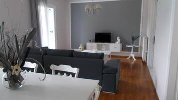 32-inch flat-screen TV with digital channels, TV