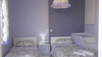 4 bedrooms, iron/ironing board, free WiFi