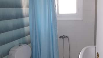 Shower, perlengkapan mandi gratis, pengering rambut, dan kloset