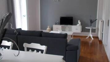 32-inch flat-screen TV with digital channels, TV