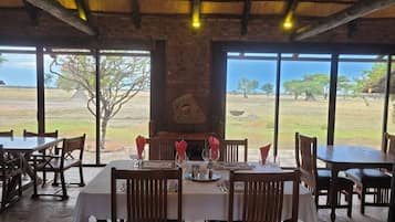 Café da manhã, almoço e jantar
