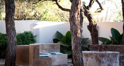 The Hedge Guesthouse