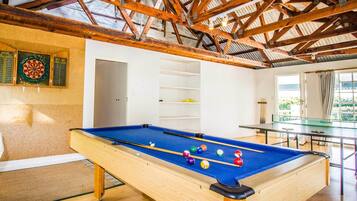 Classic Cottage, 4 Bedrooms | Room amenity