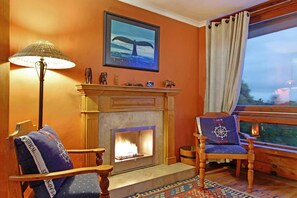 Classic Cottage, 4 Bedrooms | Living area