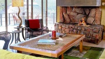 Flat-screen TV, fireplace