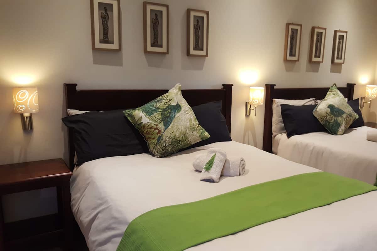 Familie huis, 1 slaapkamer | Een minibar, een kluis op de kamer, een bureau