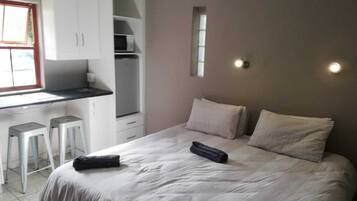 Classic Twin Room | 1 bedroom, Egyptian cotton sheets, premium bedding, in-room safe