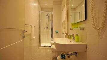 Comfort Room, Garden View (4) | Bathroom