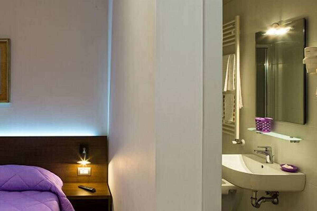 Rom – comfort, hageutsikt (4) | Sengetøy av topp kvalitet, dundyner, minibar og safe på rommet