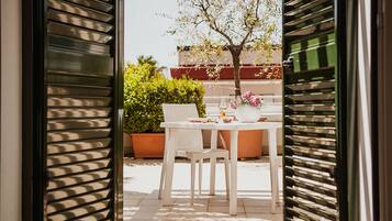 Elite Room, 1 Bedroom, Terrace, City View (5) | 1 bedroom, premium bedding, down comforters, minibar