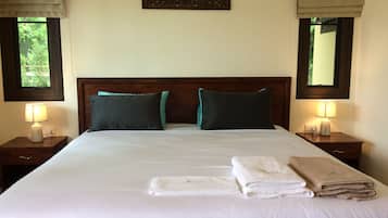 Comfort Double Room, 1 King Bed | Minibar, desk, free WiFi, bed sheets