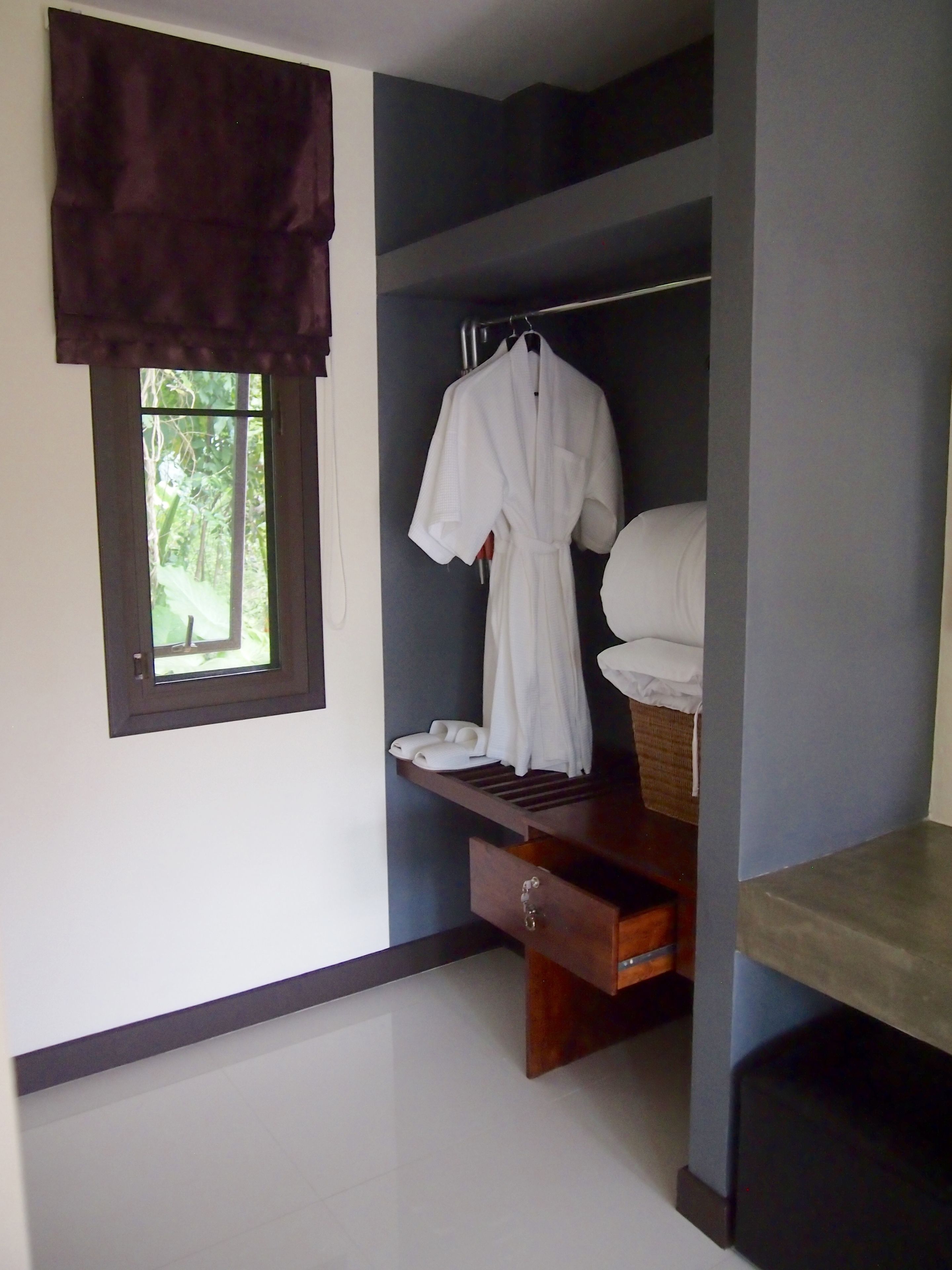 Minibar, escritorio, wifi gratis y ropa de cama