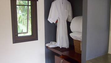 Minibar, desk, free WiFi, bed sheets