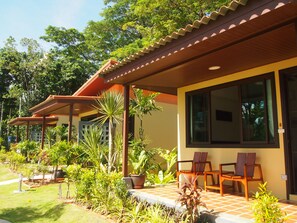 Terrace/patio - At Bangsak Resort (Takua Pa)