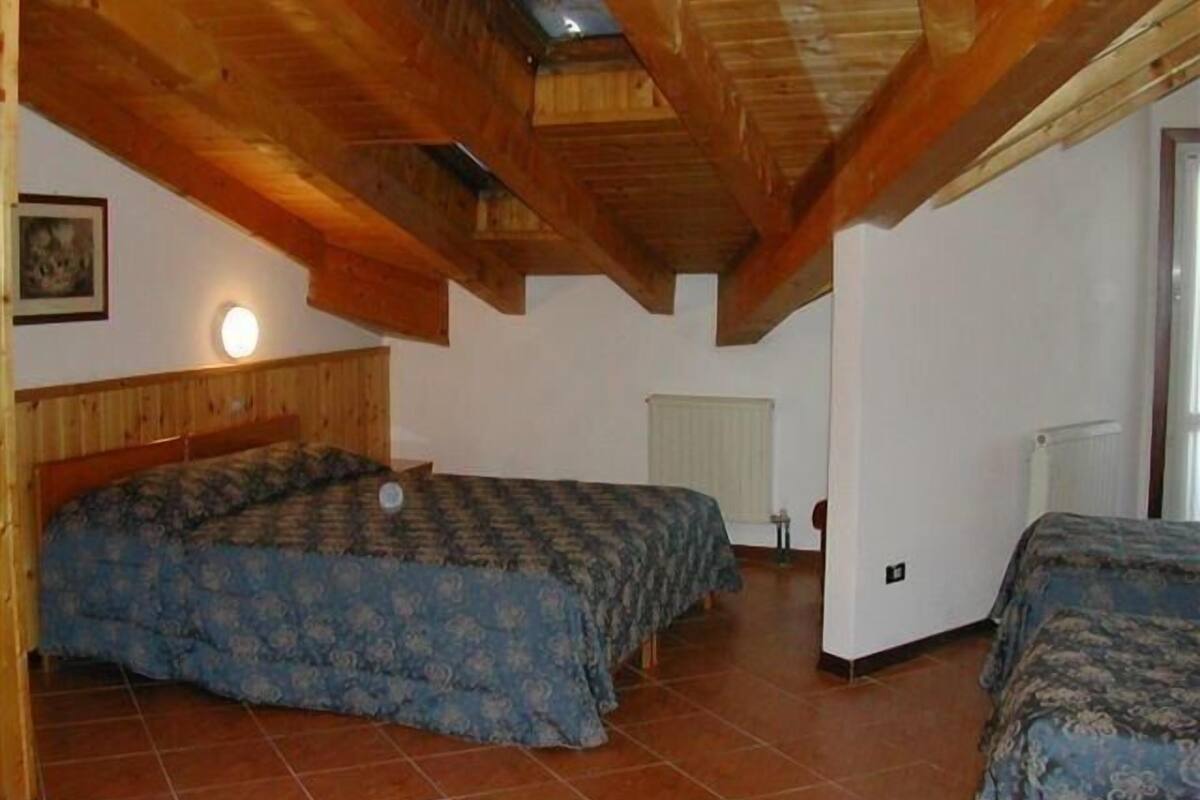 Quadruple Room | In-room safe, desk, cots/infant beds, free WiFi