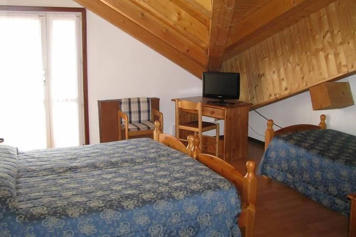 Triple Room | In-room safe, desk, cots/infant beds, free WiFi