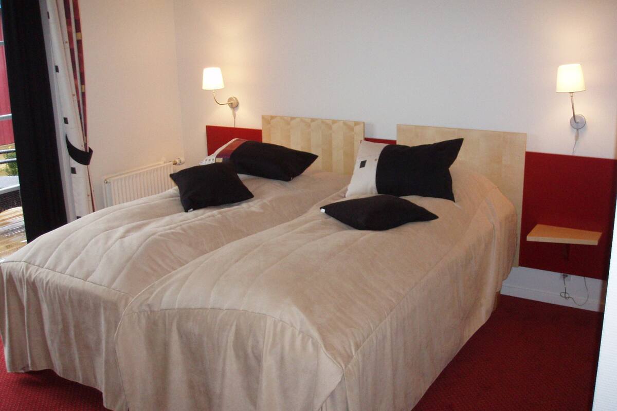 double room | desk, cots/infant beds, rollaway beds, free wifi