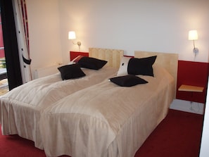 Double Room | Desk, cribs/infant beds, rollaway beds, free WiFi - Gerlev Kro & Hotel (Jægerspris)