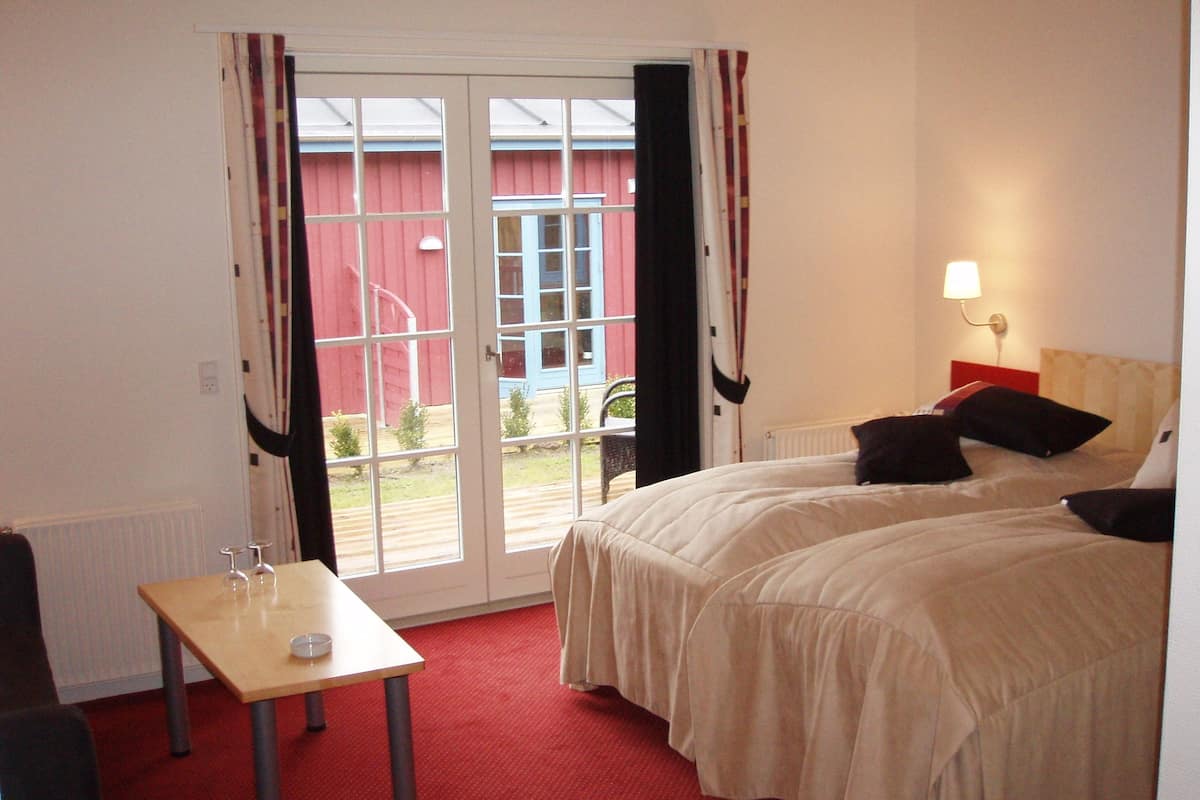 double room | desk, cots/infant beds, rollaway beds, free wifi