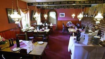 Breakfast, lunch, dinner served; local and international cuisine