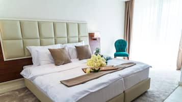 Habitación estándar con 1 cama doble o 2 individuales, 1 habitación, balcón | Sábanas de algodón egipcio y ropa de cama hipoalergénica