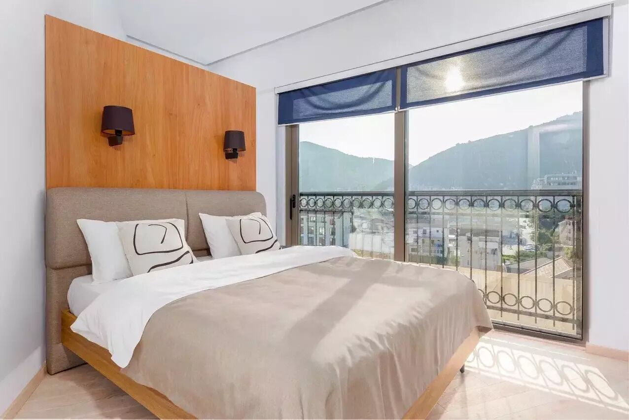 premium suite | 1 bedroom, egyptian cotton sheets, hypo-allergenic bedding