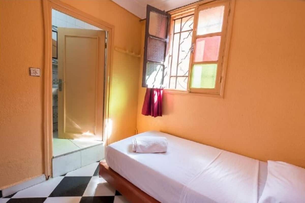 Twin Room, Private Bathroom | 1 bedroom, free WiFi, bed sheets