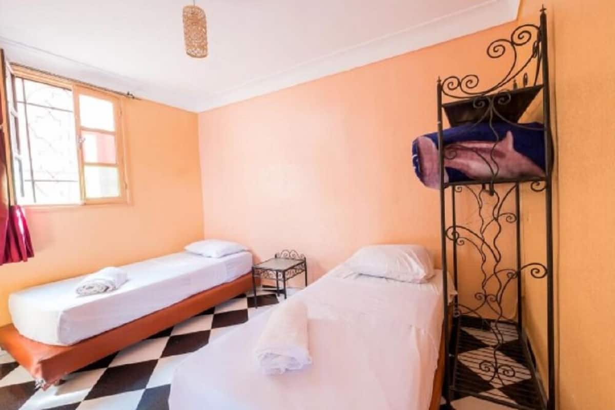Basic Twin Room | 1 bedroom, free WiFi, bed sheets