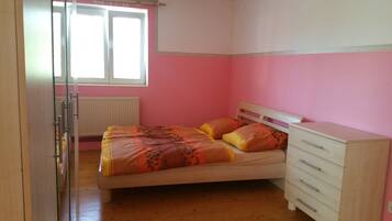 House, 4 Bedrooms | 4 bedrooms, premium bedding, desk, soundproofing