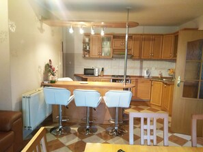 House, 4 Bedrooms | Interior
